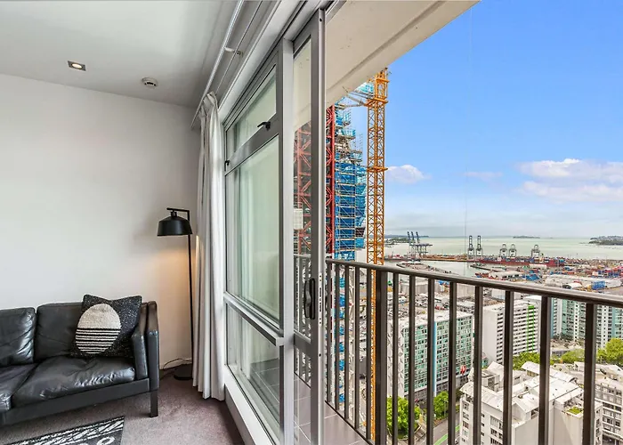 Luxury 2Br Apt In Cbd Pool, Gym, Prime Spot