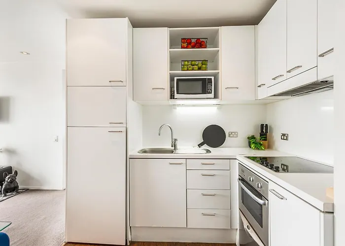 Luxury 2Br Apt In Cbd Pool, Gym, Prime Spot